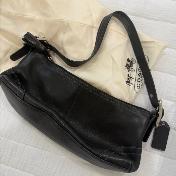 Coach Hampton Small Leather Hobo Baguette Purse in Black - Picture 2 of 5